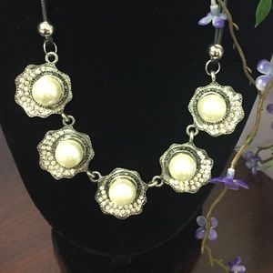 Pearl necklace silver tone